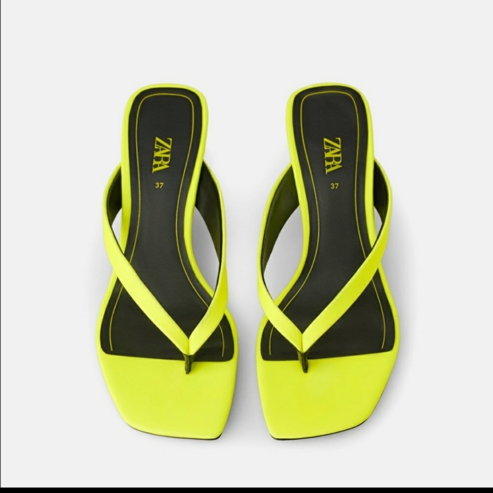 Zara ISO Neon green thong kitten heels